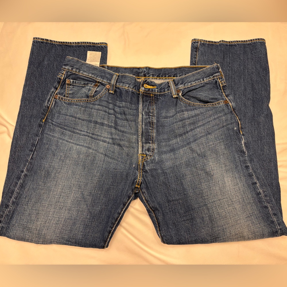 Classic Men's Blue Denim Levi 501 vintage Jeans 90s